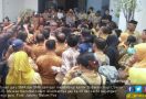 TKD Belum Cair, Ratusan Guru SMA / SMK se-Kepri Datangi Kantor Gubernur - JPNN.com