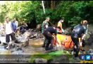 Mayat Perempuan Misterius Ditemukan Tersangkut di Batu Sungai - JPNN.com