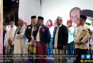 Nobar Debat Cawapres, Hasto Cs Kompak Pakai Sarung dan Peci - JPNN.com