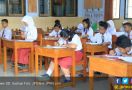 PPDB Sistem Zonasi: Anak tak Perlu Belajar yang Penting Rumah Dekat Sekolah - JPNN.com
