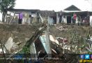 Rumah Sudah Puluhan Tahun, Ambruk Diterjang Banjir Dalam Hitungan Menit - JPNN.com
