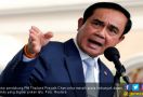 Dicecar Pertanyaan Sulit, PM Thailand Semprotkan Disinfektan ke Wartawan - JPNN.com