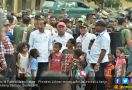 Anak-anak Sentani Jayapura: Pak Jokowi Perbaiki Sekolah Kami - JPNN.com