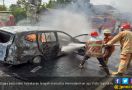 Mobil Pelangsir BBM Bersubsidi Terbakar di Depan Rumdin Danlanal Bengkulu - JPNN.com
