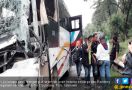 Bus Rombongan Lurah Kecelakaan, Penumpang Luka - Luka - JPNN.com