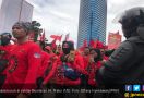 May Day, Massa Buruh Berorasi di Bundaran HI - JPNN.com