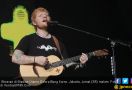 Ed Sheeran Pakai Jersey Timnas Saat Tutup Konser di GBK - JPNN.com