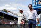 Bos Tim Mercedes Mengembuskan Kabar Hamilton Minggat ke Ferrari - JPNN.com