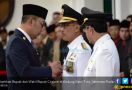 Tak Lebih 10 Menit, Bupati Cirebon Dilantik Lalu Diberhentikan - JPNN.com
