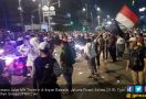 Selamat Malam, Polisi Buka Jalan MH Thamrin di Bawah Sorakan Demonstran - JPNN.com