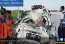 Kecelakaan di Tol Trans - Jawa, Avanza Sampai Ringsek Begini - JPNN.com