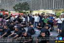 Lakukan Aksi Simpatik, FJR Buka Puasa Bersama TNI-Polri di Depan Kantor Bawaslu - JPNN.com