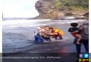 Empat Wisatawan Terseret Ombak, Dua Belum Ditemukan - JPNN.com
