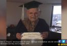 76 Tahun Menunggu, Kakek Ini Akhirnya Lulus SMA di Usia 94 - JPNN.com