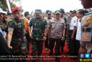 Kapolri dan Panglima TNI Pantau Kondisi Konawe Utara Pascabanjir - JPNN.com