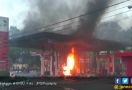 Percikan Api Membesar di SPBU, Warga dan Petugas Berlarian - JPNN.com