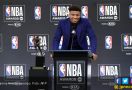 MVP NBA 2018-19 Giannis Antetokounmpo Menangis Mengenang Ayahnya - JPNN.com