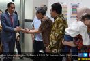 Pulang dari Negeri Sakura, Jokowi Besuk Bu Risma - JPNN.com