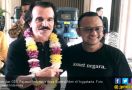 Bakal Tampil di Prambanan Jazz, Yanni Sudah Tiba di Yogyakarta - JPNN.com