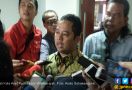 Wali Kota Tangerang Minta Maaf Sampai Mencium Tangan Menkumham - JPNN.com