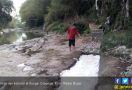 Kekeringan, Warga Terpaksa Pakai Air Sungai yang Kotor - JPNN.com