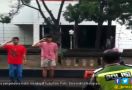Nyaris Tabrak Pejalan Kaki, Dua Remaja Dihukum Nyanyi Lagu Indonesia Raya - JPNN.com