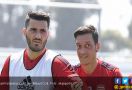 Video Pemain Arsenal Sead Kolasinac dan Mesut Ozil Bertarung Melawan Begal Bersenjata - JPNN.com