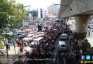 Demo Driver Gojek, Lalu Lintas di Kawasan Pasar Raya Blok M Macet - JPNN.com