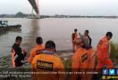 Cekcok dengan Pacar, Pemuda 22 Tahun Nekat Terjun Bebas ke Sungai - JPNN.com