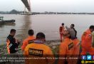 Usai Ribut dengan Pacar, si Pemuda Lompat dari Jembatan Mahkota - JPNN.com