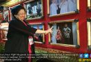Sambil Menunjuk Gambar Prabowo, Megawati: Ini Foto Favorit Saya - JPNN.com