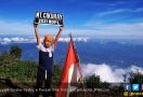 Fayyadh Qaishar Syafiq, si Pendaki Cilik, Siap Rayakan HUT RI ke-74 di Puncak Merbabu - JPNN.com