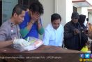 Fahri Tak Berkutik Saat Empat Poket Sabu - Sabu Ditemukan di Laci - JPNN.com