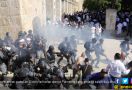 Ratusan Orang Protes Kezaliman Zionis Terhadap Warga Palestina saat Salat Iduladha - JPNN.com