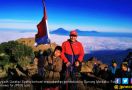 Fayyadh si Pendaki Cilik Peringati HUT ke-74 RI di Puncak Gunung Merbabu - JPNN.com