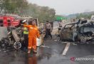 Kecelakaan di Tol Cipularang, Mobil Terbakar dan Ringsek Bisa Dipertanggungkan ke Asuransi - JPNN.com
