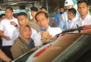 Tiba di Kalbar untuk Kunker, Presiden Jokowi Langsung Ladeni Ajakan Selfie - JPNN.com