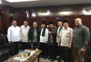 Taufik Bangga Anggota Fraksi Gerindra dapat Anugera Anggota Kehormatan FPB - JPNN.com
