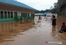 Di Kabupaten Mandailing Natal Sudah Turun Hujan, Puluhan Rumah-Fasilitas Umum Terendam Air - JPNN.com