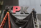 KPK Bergerak ke Ambon, 2 Mobil Disita - JPNN.com