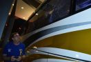 Bus Persib Diserang: Pelipis Febri Hariyadi Berdarah, Kepala Omid Nazari Sobek - JPNN.com