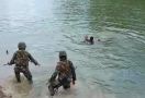 Aksi Heroik Dua Prajurit Kostrad Lompat ke Sungai, Selamatkan Anak Tenggelam - JPNN.com