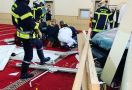 Mobil Tabrak Masjid Agung Alharam, Pengemudi Bersimbah Darah - JPNN.com