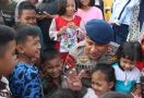 Irjen Firli Bahuri Hibur Keluarga Satbrimob Sumsel yang Bertugas di Papua - JPNN.com