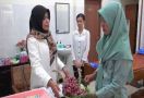 Berhati Mulia, 11 Tahun Dokter Dian Layani Warga yang Bayar Pengobatan dengan Sayuran - JPNN.com
