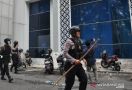 Massa Mahasiswa Bantu Polisi Atasi Demo Pelajar Anarkistis - JPNN.com