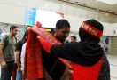 Kalungan Ulos Sambut Peserta Famtrip TA/TO Oman di Medan - JPNN.com