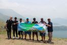 Di Danau Toba, Peserta Famtrip Oman Diajak ke Bukit Holbung dan Bakar Kambing - JPNN.com