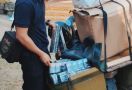 Bea Cukai Blitar Tangkap Sales saat Edarkan Rokok Ilegal - JPNN.com