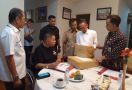 HB Center Serahkan Bantuan untuk Warga Terdampak Asap di Riau - JPNN.com